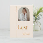Modernes Minimal "Last Fling" Bachelorette Foto Einladung (Stehend Vorderseite)