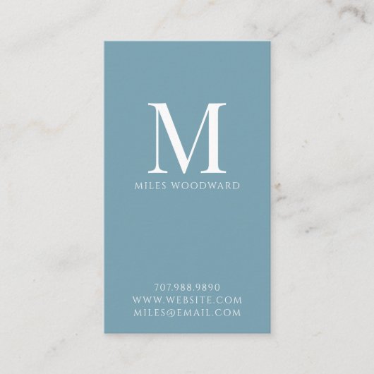 Modernes Minimal-Monogramm blau vertikal Visitenkarte (Vorderseite)