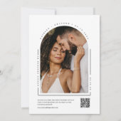 Modernes Minimal Peach Arch QR Code Hochzeitsstift Einladung (Rückseite)