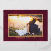 Modernes Minimal Red Gold Foto Save the Date Folieneinladung (Rückseite)