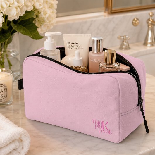Modernes Minimal Rosa Monogramm Think Pink Freak Waschbeutel
