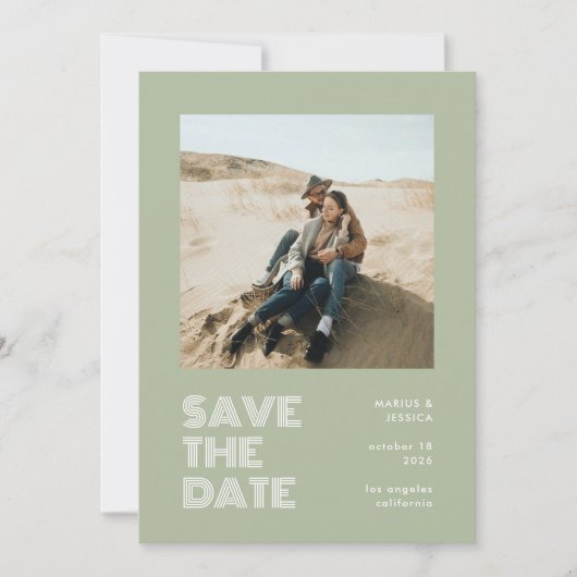 Modernes Minimal Sage Green Typografy Foto Hochzei Save The Date (Vorderseite)