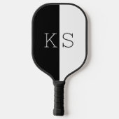Modernes Minimal Schwarz/Weiß Monogramm Pickleball Schläger (Rückseite)