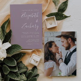 Modernes Minimal Script Foto Dusty Lavender Weddin Einladung