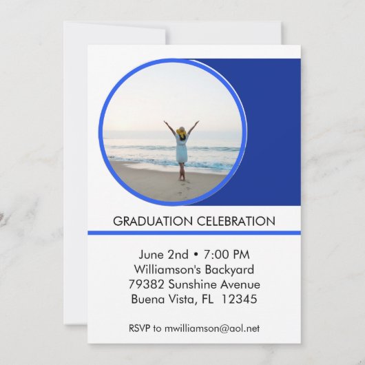 Modernes Minimal-Script-Graduation-Party-Foto Einladung (Rückseite)