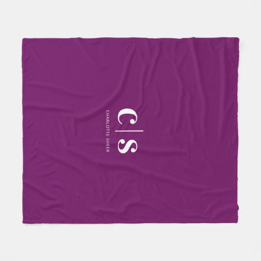 Modernes Minimal-White Monogramm Fleecedecke (Vorderseite (Horizontal))