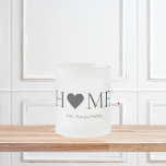 Modernes Minimal-Zuhause-Personalisiertes Geschenk Mattglastasse<br><div class="desc">Herzlich willkommen in unserer modernen Minimal Zuhause Family Kollektion auf Zazzle - das ideale Ziel für personalisierte Geschenke,  die Ihre Zuhause erheben und Familienbande feiern. Unsere sorgfältig ausgewählte Produktpalette verbindet zeitgenössisches Design mit der Wärme der Familie und schafft so eine einzigartige und stilvolle Touch für Ihre Lebensräume.</div>