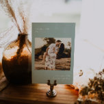 Modernes Minimales Foto | TISCHNUMMER<br><div class="desc">Fühlen Sie Ihre eigenen Fotos - denken Sie an Engagement Fotos, Kindheit Fotos, Beziehung Fotos. Diese Tischnummer-Karten sind eine einzigartige Möglichkeit, Ihre Lieblings-Fotos zu präsentieren. Tischnummern verbessern das Aussehen Ihrer Tischdecke und legen die Touch auf Ihren besonderen Tag. Personalisierter Textdruck der Namen oder Zahlen Ihrer Tabellen. Fügen Sie diesem Design...</div>