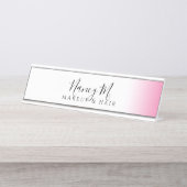 Modernes minimales Gefälle rosa weiße Make-up & Ha Schreibtischnamensplakette (Vorderseite )