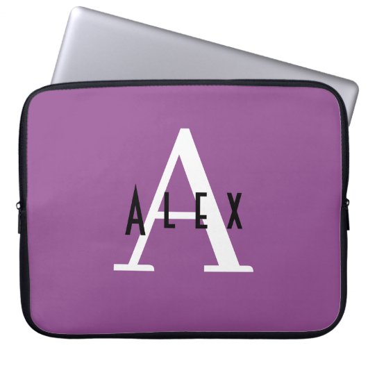 Modernes minimales Lila Initial + Name Monogramm Laptopschutzhülle (Vorderseite)