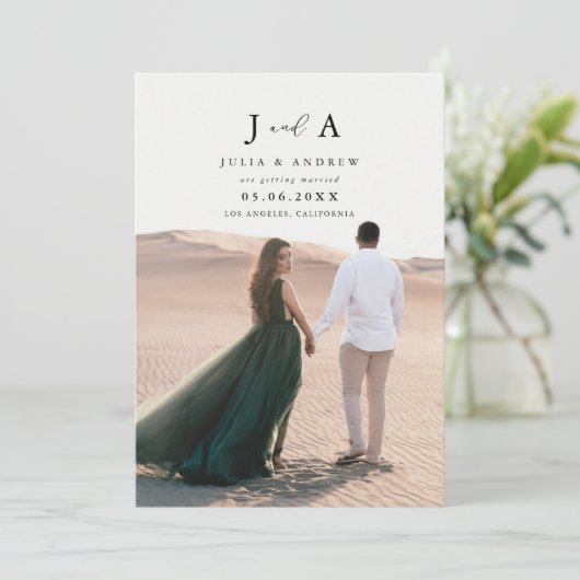 Modernes Minimales Monogramm-Foto Save the Date Einladung (Stehend Vorderseite)