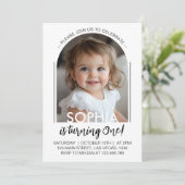 Modernes Minimales Script Einfaches Geburtstagsges Einladung (Stehend Vorderseite)