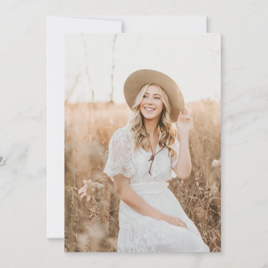 Modernes Minimales Script Graduate Foto Einladung (Rückseite)