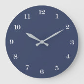 Modernes Minimalistisch Chic Navy Blue und White Große Wanduhr (Vorderseite)