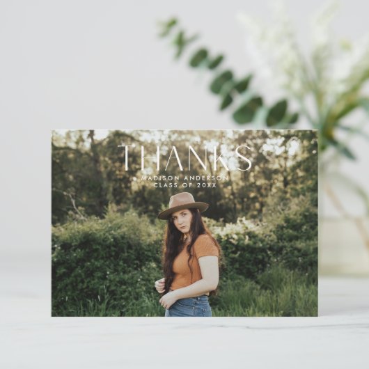 Modernes Minimalistisch Dankeskarte (Stehend Vorderseite)