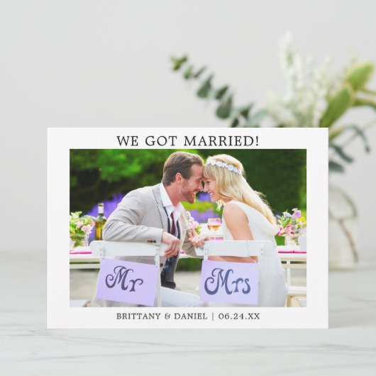 Modernes Minimalistisch Einfaches Wir Got Verheira Dankeskarte (Stehend Vorderseite)