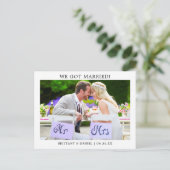 Modernes Minimalistisch Einfaches Wir Got Verheira Postkarte (Stehend Vorderseite)