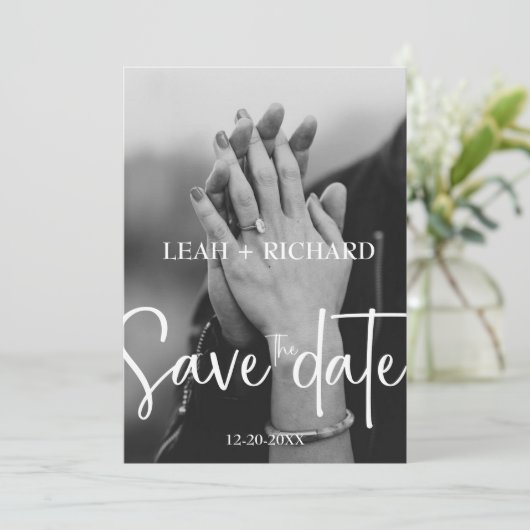 Modernes Minimalistisch - Individuelle Name und Da Save The Date (Stehend Vorderseite)