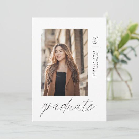 Modernes Minimalistisches Abschluss Single Foto Ankündigung (Stehend Vorderseite)