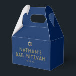 Modernes Minimalistisches Bar Bat Mitzvah Geschenkschachtel<br><div class="desc">Elegante moderne blau-goldene klassische Bar mitzvah oder Fledermaus Mitzvah personalisierte Gable Gvor Schachteln in blau und gold mit individuelle Name,  Datum und Star of David. Klicken Sie auf 'Weitere Anpassung',  um Schriftart,  Farben und Design zu bearbeiten. Wenden Sie sich an den Designer für Papiertrauben,  um passende Artikel zu erhalten.</div>