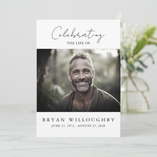 Modernes Minimalistisches Beerdigungsdenkprogramm Einladung (Stehend Vorderseite)