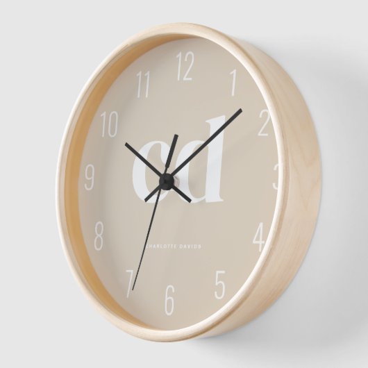 Modernes Minimalistisches Beige Monogramm Uhr (Winkel)