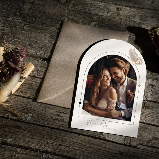 Modernes Minimalistisches Beige-Schmetterling-Brau Einladung