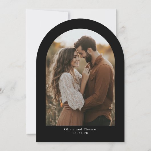 Modernes Minimalistisches Black-Engagement-Foto Einladung (Rückseite)