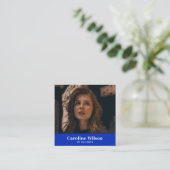 Modernes Minimalistisches Blue Beruflich QR Code F Quadratische Visitenkarte (Stehend Vorderseite)