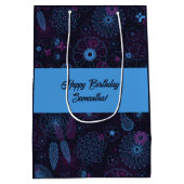 Modernes Minimalistisches Blumenblau und Lila Must Mittlere Geschenktüte (Rückseite)