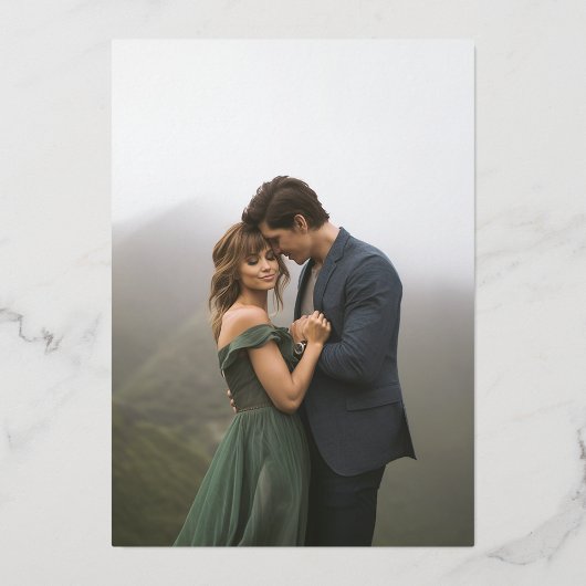 Modernes Minimalistisches Blumenhochzeitungs-Foto Folieneinladung (Rückseite)