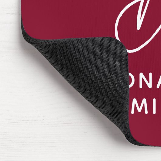Modernes Minimalistisches Burgundy Monogramm Mousepad (Ecke)