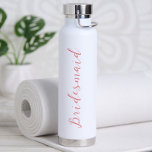 Modernes Minimalistisches Drehbuch Personalisierte Trinkflasche<br><div class="desc">Geben Sie Ihrem Brautparty diese praktische Personalisierte moderne Minimalistische Bridesmaid Wasserflasche! Perfekt,  um unterwegs zu sein! Verschiedene Farboptionen sind verfügbar. Text kann in jeden Titel geändert werden,  einschließlich Jr. Bridesmaid,  Trauzeugin,  Ehrentribüne und Blumenmädchen.</div>