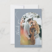 Modernes Minimalistisches Dusty Blue Wedding Foto Dankeskarte (Vorderseite)