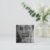 Modernes Minimalistisches, einfaches Berufliches F Quadratische Visitenkarte (Stehend Vorderseite)