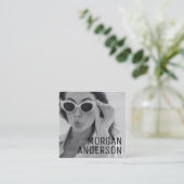 Modernes Minimalistisches, einfaches Berufliches F Quadratische Visitenkarte (Stehend Vorderseite)