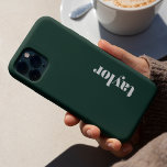 Modernes Minimalistisches Einfaches Cooles Grün Pe iPhone 15 Pro Hülle<br><div class="desc">Das moderne Minimalistische, Coole Emerald Green Personalisiert Phone Case, ein exquisites Accessoire, das zeitlose Eleganz und modernes Design mühelos verbindet. Diese speziell für iPhone- und Samsung Galaxy-Anwender konzipierte monogramm-Handy-Hülle ist ein echter Beleg für Individualität und Stil. Die smaragdgrüne Farbe fügt der minimalistischen Einfachheit des Gehäuses eine Touch der Eleganz hinzu...</div>