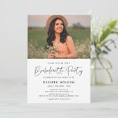 Modernes minimalistisches Foto für Junggeselinnen- Einladung (Stehend Vorderseite)