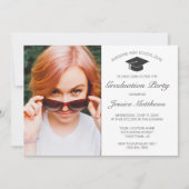 Modernes Minimalistisches Foto in Weiß Abschluss Einladung (Vorderseite)