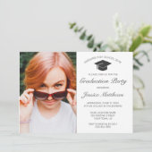 Modernes Minimalistisches Foto in Weiß Abschluss Einladung (Stehend Vorderseite)