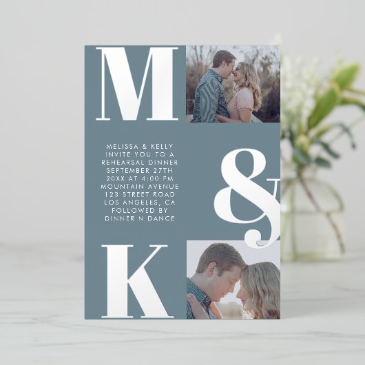 Modernes Minimalistisches Foto mit feinem Monogram Folieneinladung (Stehend vorne)