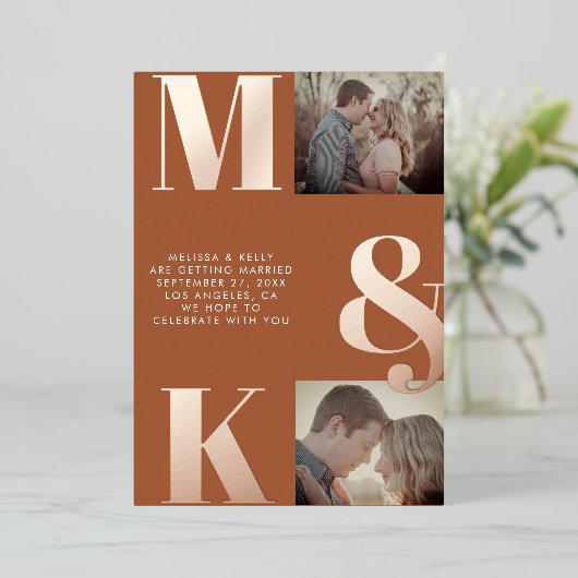 Modernes Minimalistisches Foto mit feinem Monogram Folieneinladung (Stehend vorne)