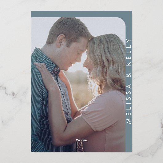 Modernes Minimalistisches Foto mit feinem Monogram Folieneinladung (Rückseite)