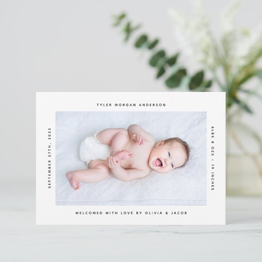 Modernes Minimalistisches Foto New Baby Birth Ankündigung (Stehend Vorderseite)
