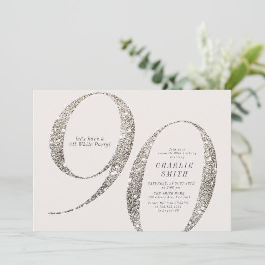 Modernes, minimalistisches, ganz weißes Party 90. Einladung (Stehend Vorderseite)