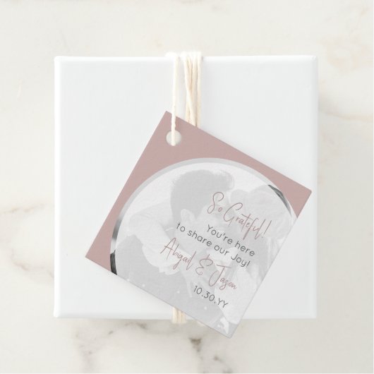 Modernes Minimalistisches Hochzeitskleid-Rose-Foto Geschenkanhänger (Beispiel)