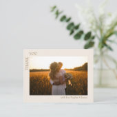 Modernes Minimalistisches Hochzeitsszenario Foto V Postkarte (Stehend Vorderseite)