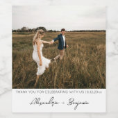 Modernes Minimalistisches Hochzeitsszenario Foto V Weinetikett (Einzelnes Label)