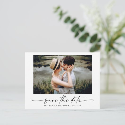 Modernes Minimalistisches Ink Script-Foto Save the Postkarte (Stehend Vorderseite)