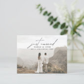 Modernes Minimalistisches Just Married Foto Hochze Ankündigungspostkarte (Stehend Vorderseite)